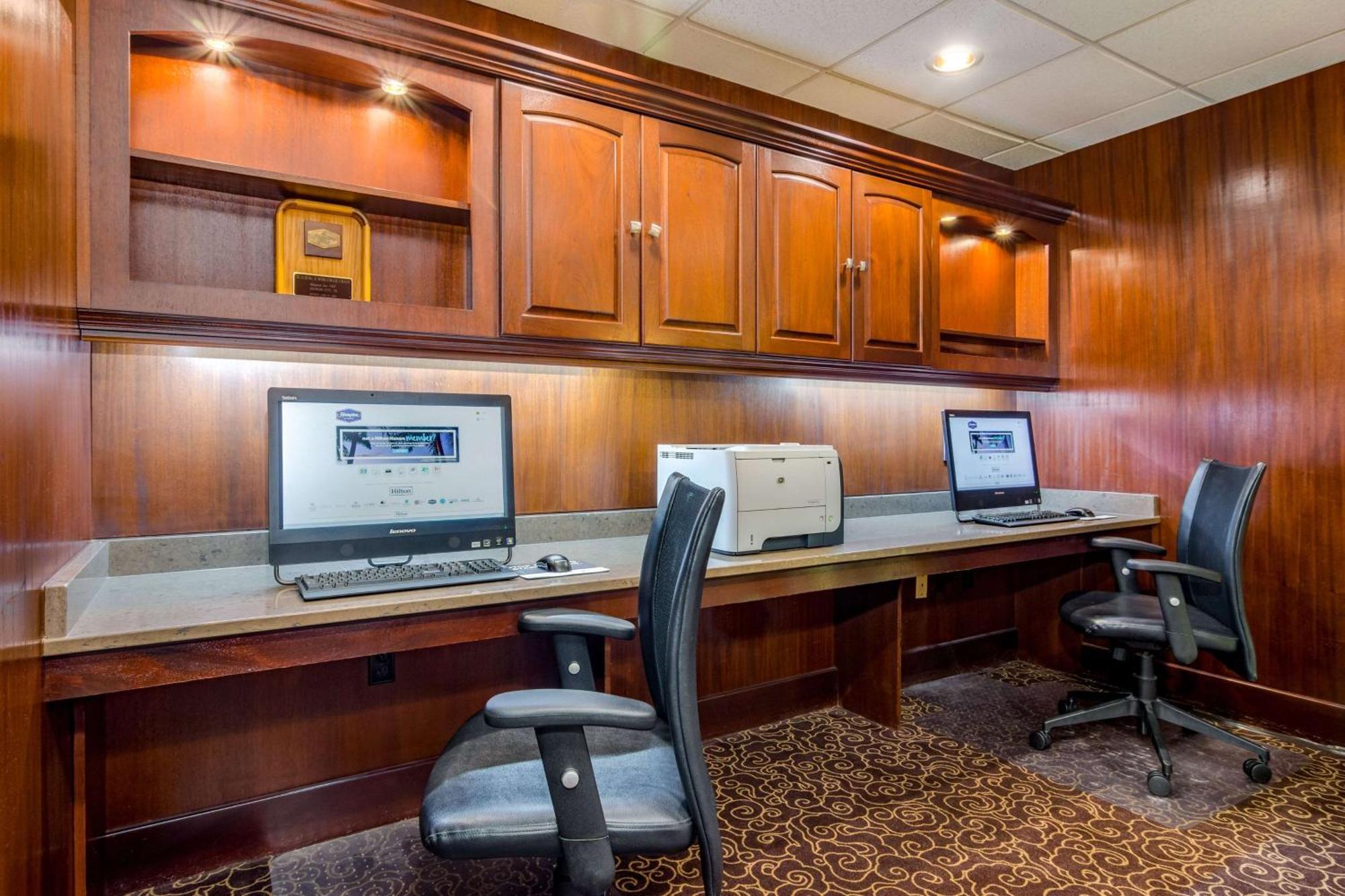 Hampton Johnson Hotel 3*