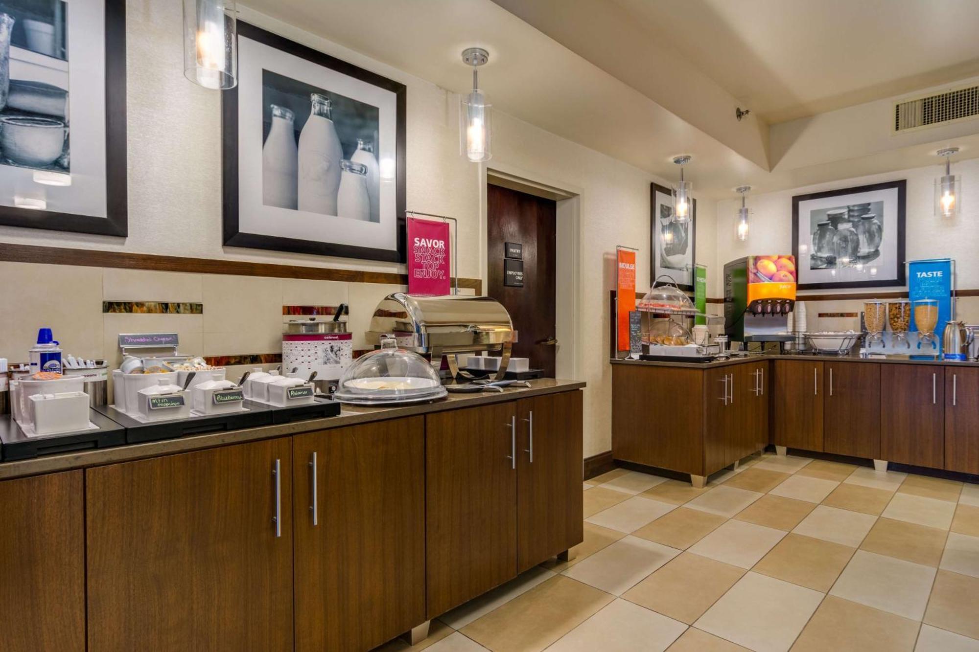 Hampton Johnson Hotel 3*