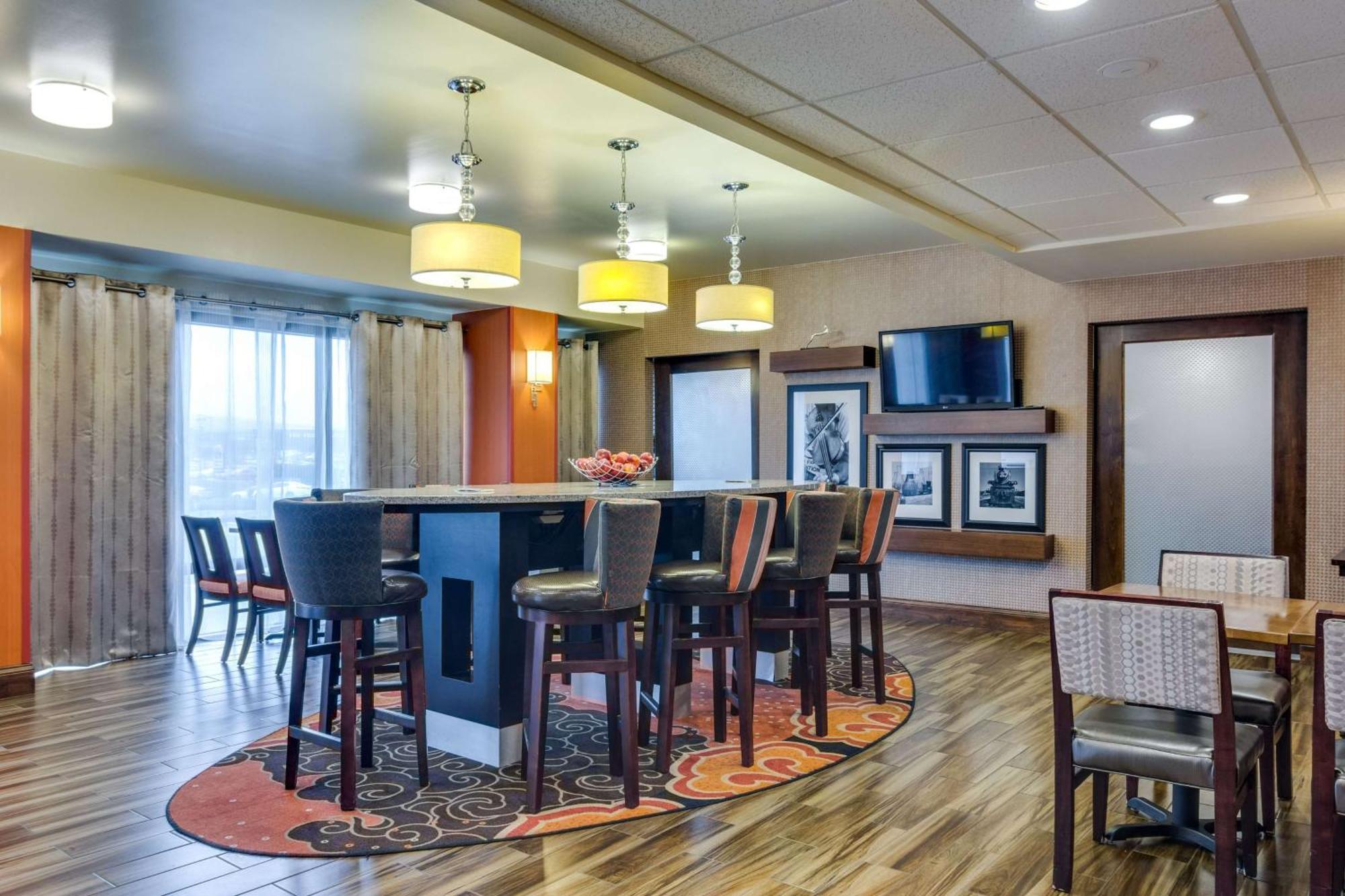 Hampton Johnson Hotel
