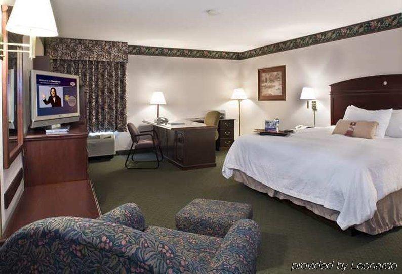 Hampton Johnson Hotel 3*