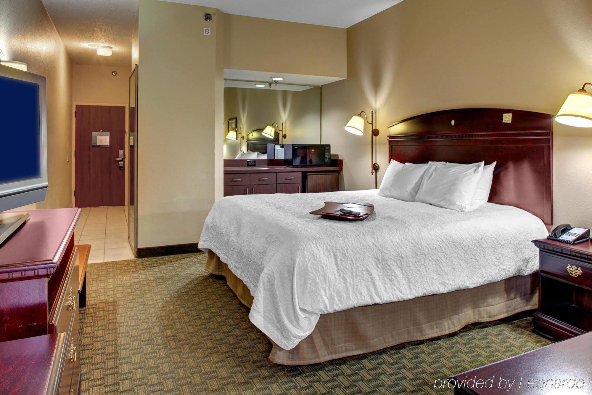 Hampton Johnson 3*