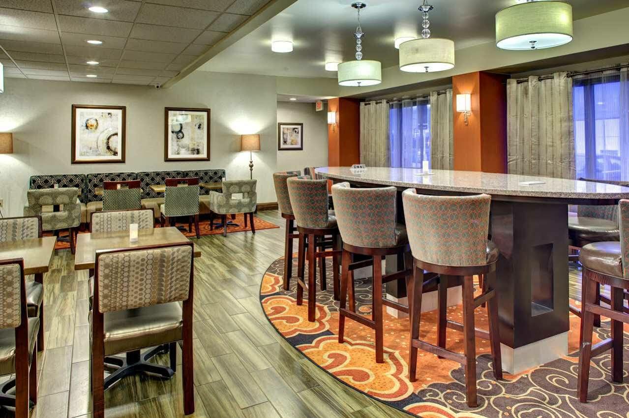 Hampton Johnson Hotel