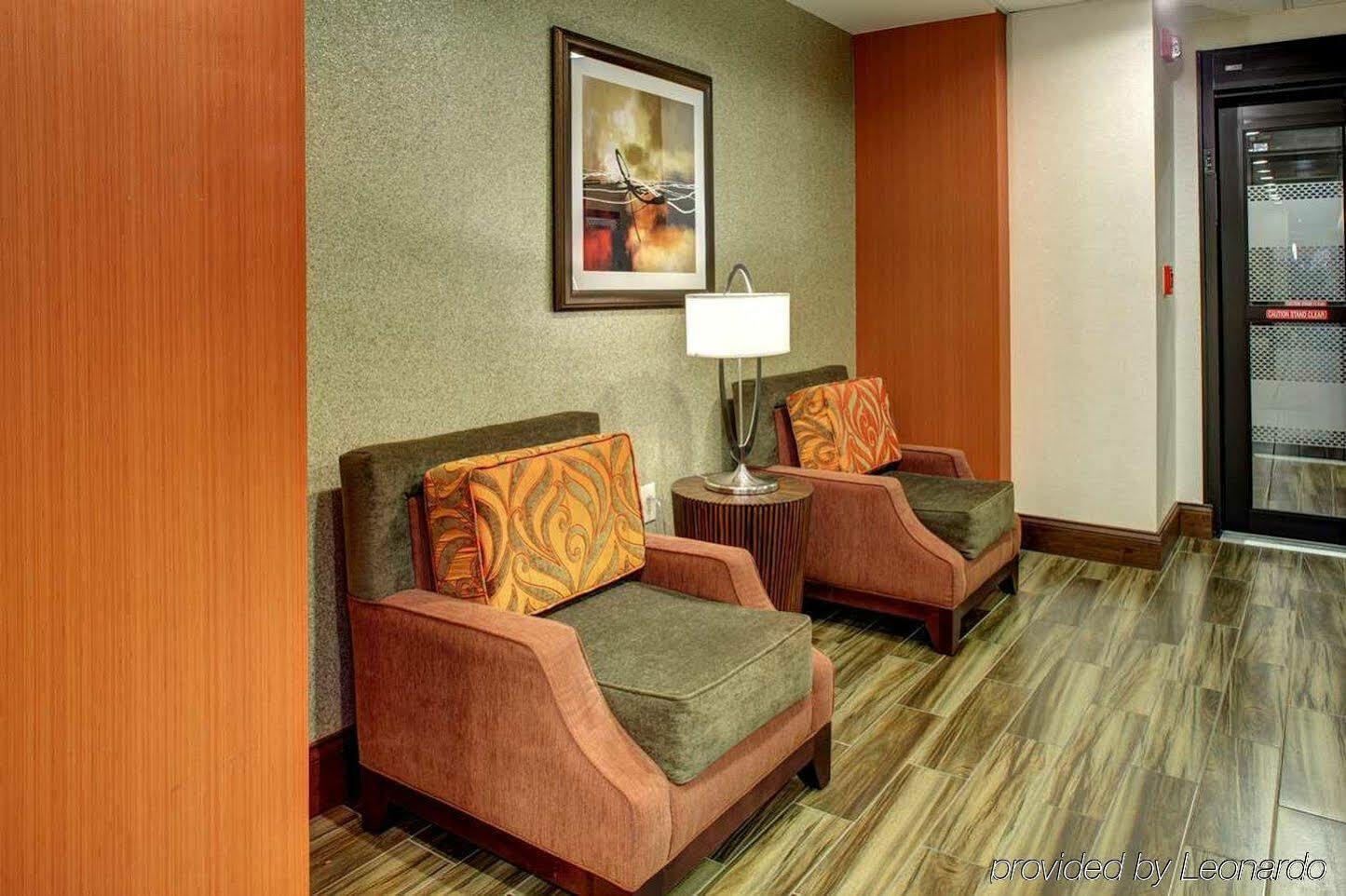Hampton Johnson Hotel 3*