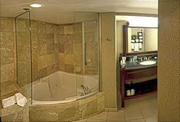 Hotel Hampton Johnson 3*