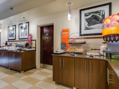 Hampton Johnson Hotel